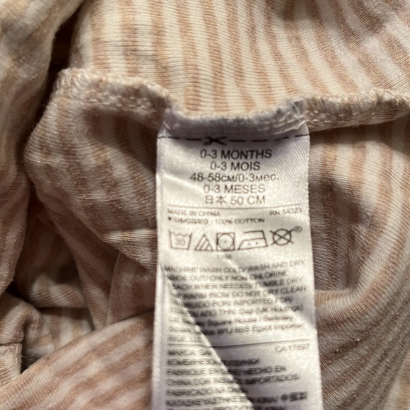 Gap Let’s Hug It Out Onesie - Picture 3 of 3